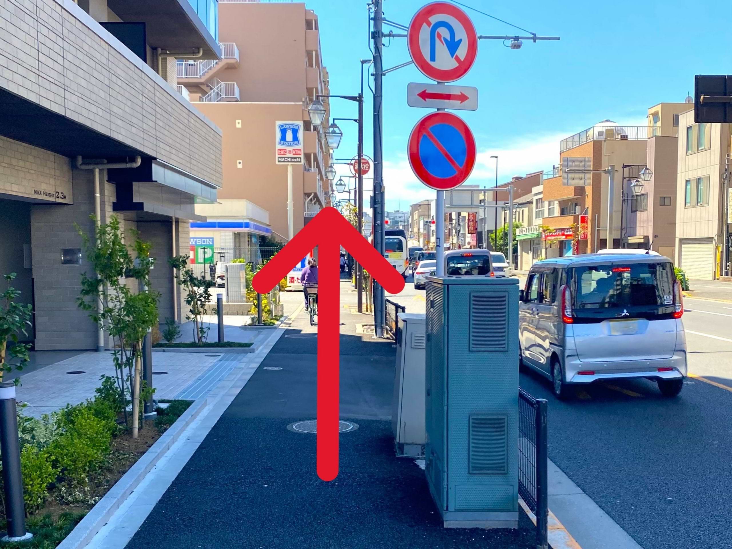 左手にローソン 江戸川松江一丁目店を通過します