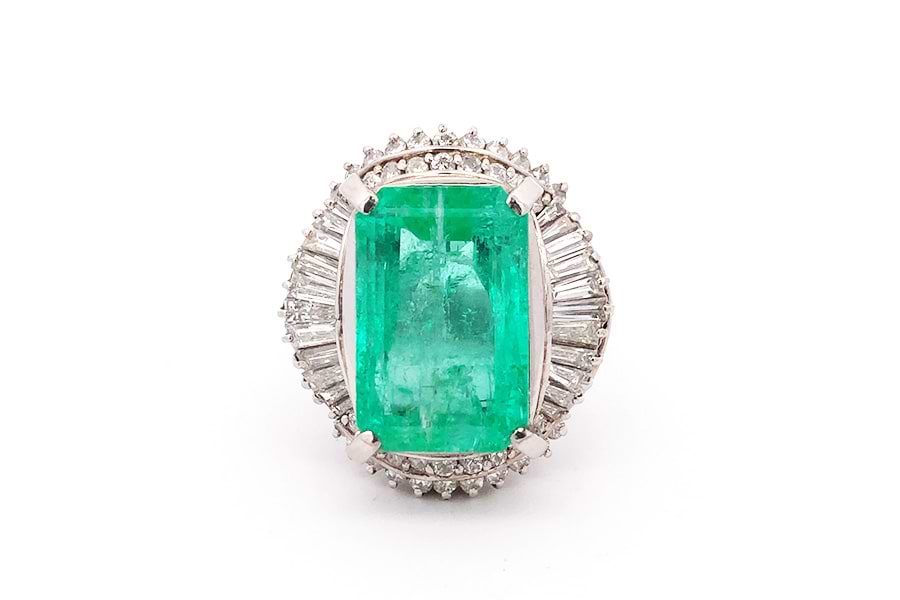 Pt900×エメラルド×ダイヤモンドリング E8.287ct MD0.565/0.565ct