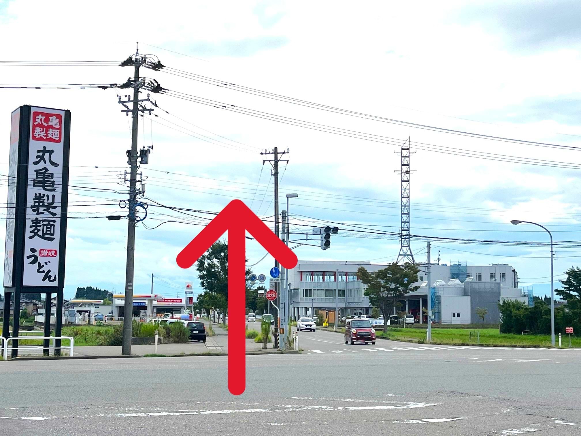 国道472号線　下条新交差点を射水市消防本部方面に700ｍ程進みます