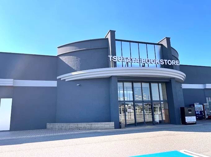 いみずのショッピングタウン内にある、TSUTAYA BOOKSTORE小杉町店内に当店がございます