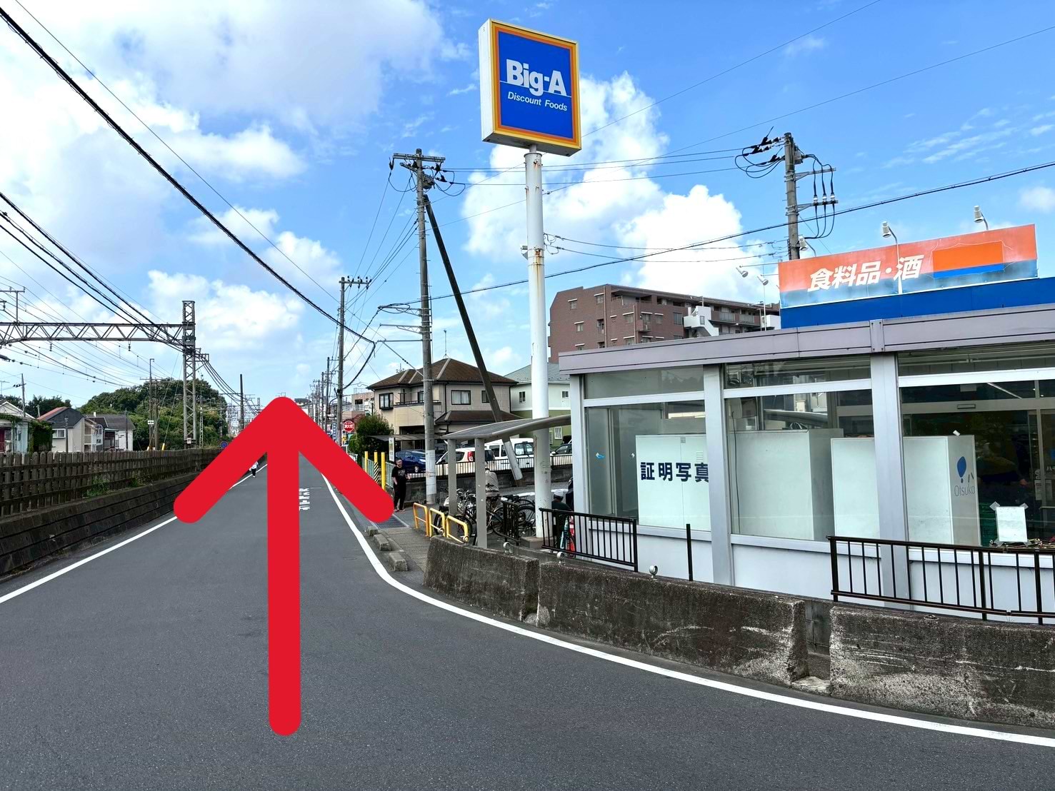 ビック・エー八千代大和田店を過ぎてすぐ右手に当店がございます