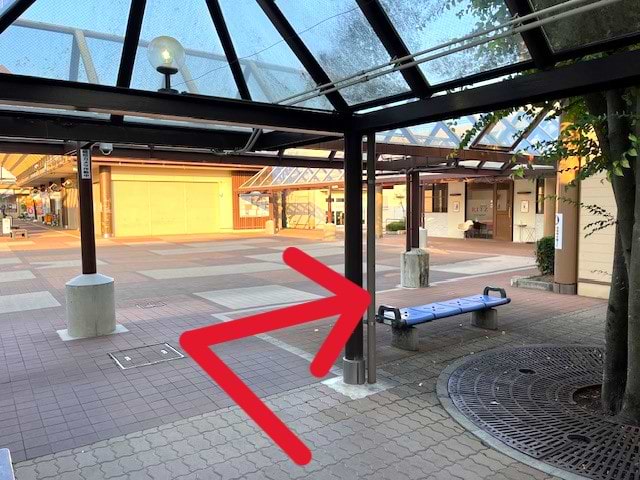 屋根が左右に分かれる場所を右へ進みます