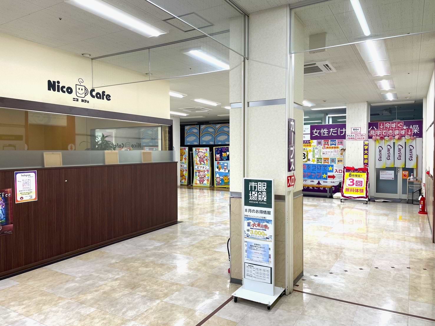 エレベータで2階に出て、右手へ進みます