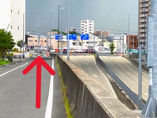 中京テレビ放送(株)を左手に、椿町線沿いをそのまま真っ直ぐ大須通り方面へ進みます