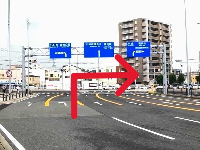 運河町交差点を右折し、大須通り沿いを400ｍほど真っ直ぐ進みます