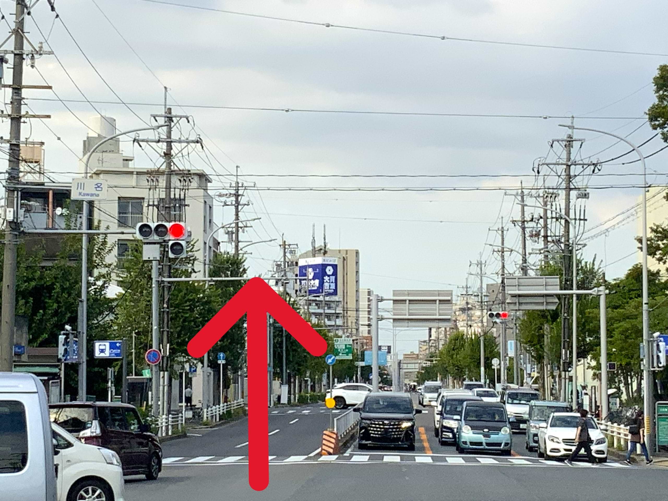 駅1番出口を出て左折すると、当店の看板が見えますので350ｍほど直進します