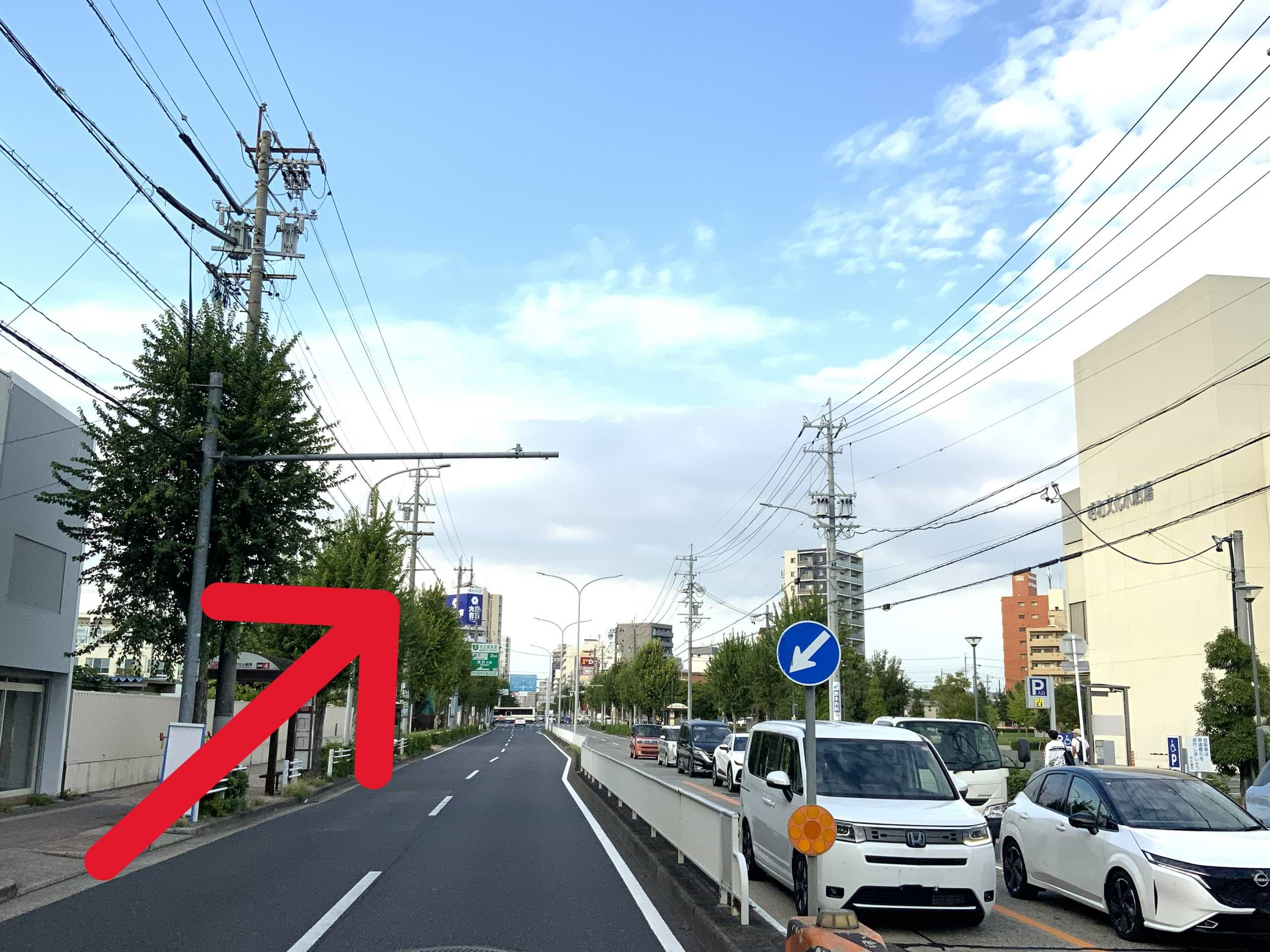 昭和文化小劇場、川名公園を右手に通過します