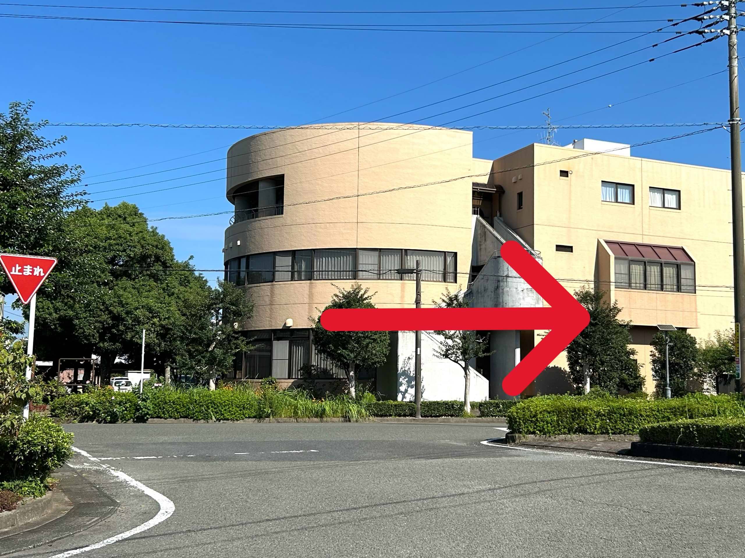 分かれ道を右折して国道3号線へ進みます