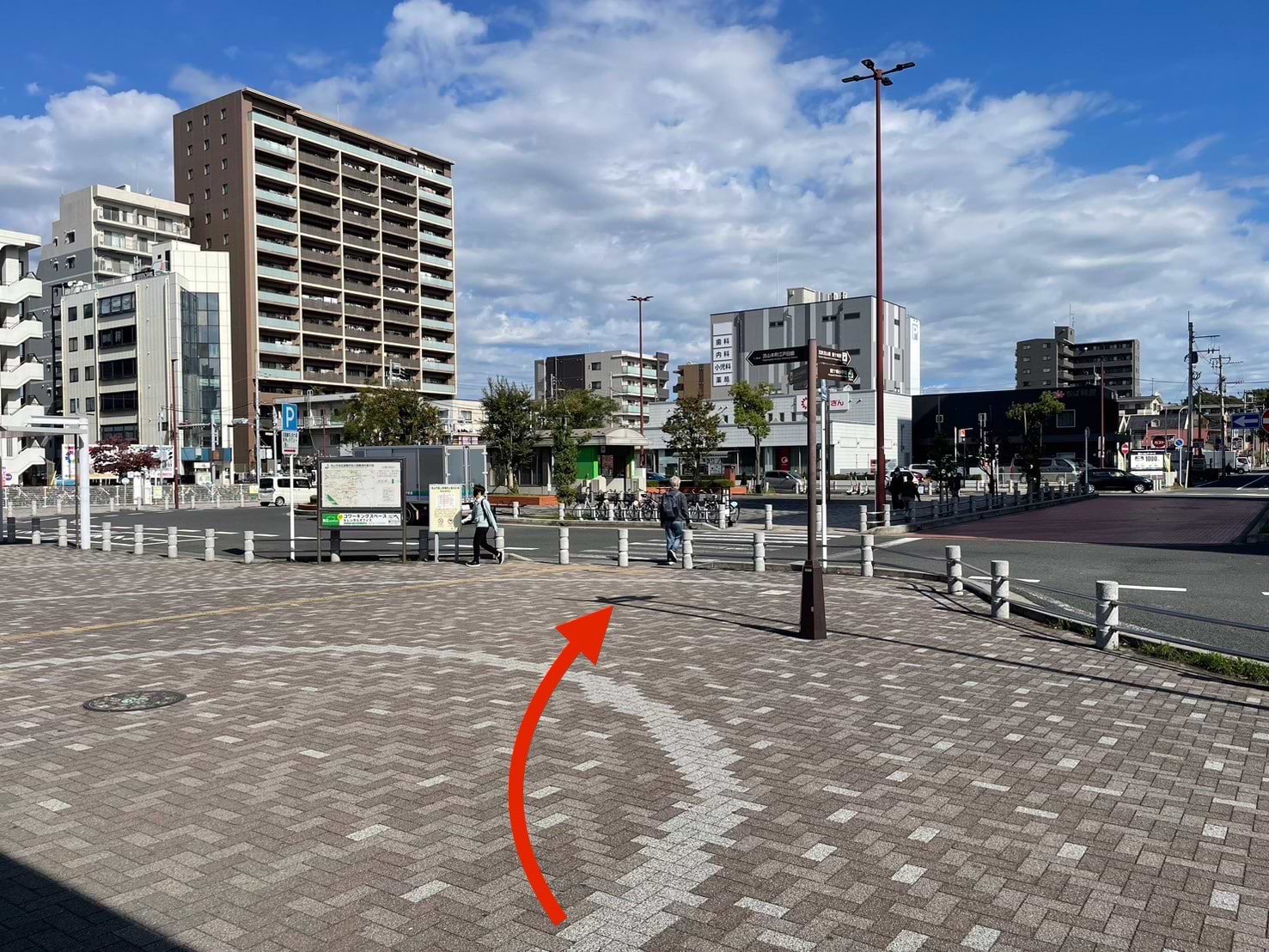 駅改札を出て北口へ進みます