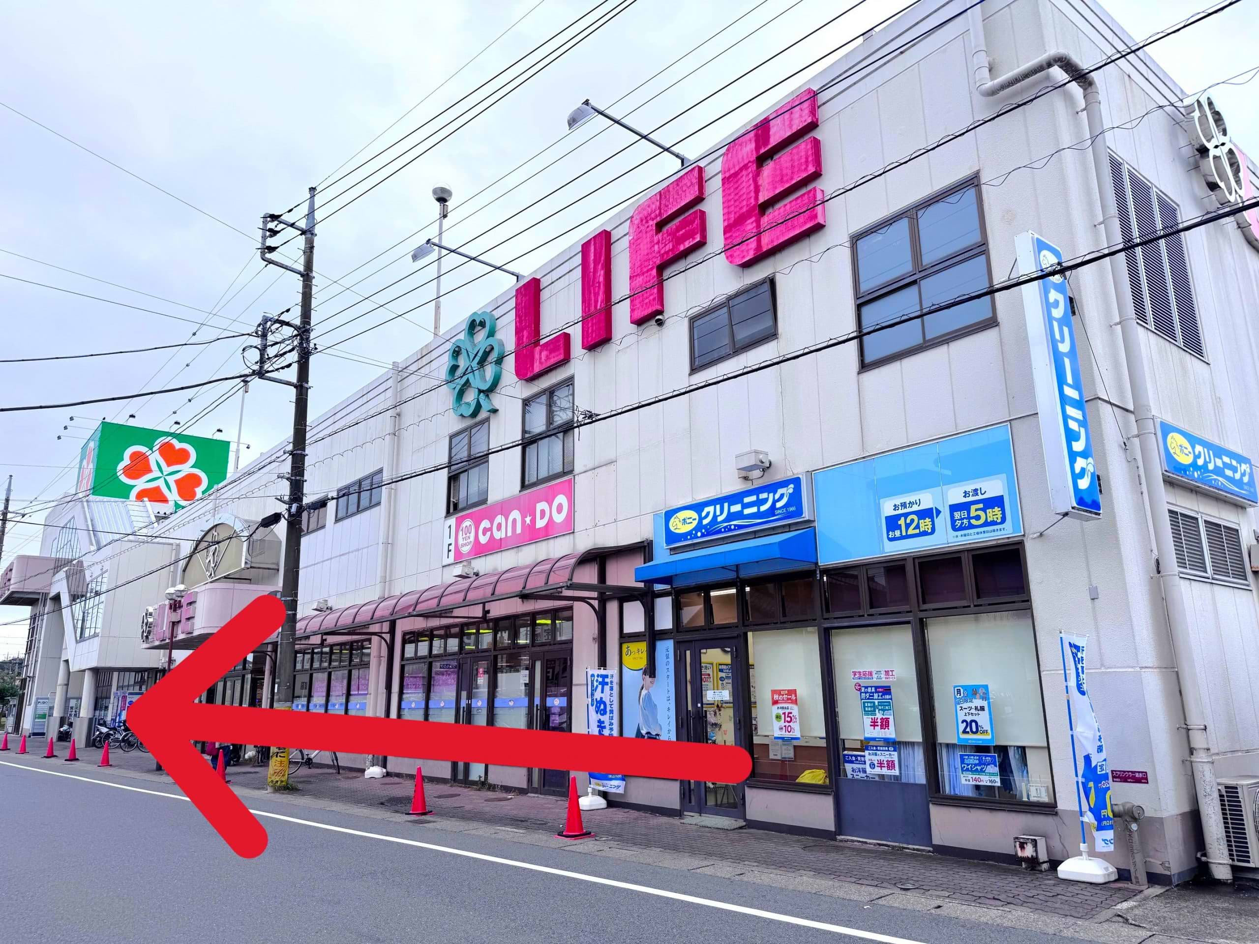 各店舗を通り過ぎて織戸公園側へ進みます