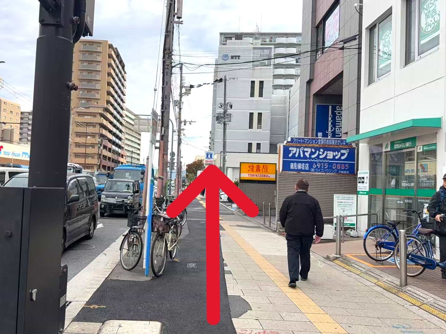 そのまままっすぐ進みます