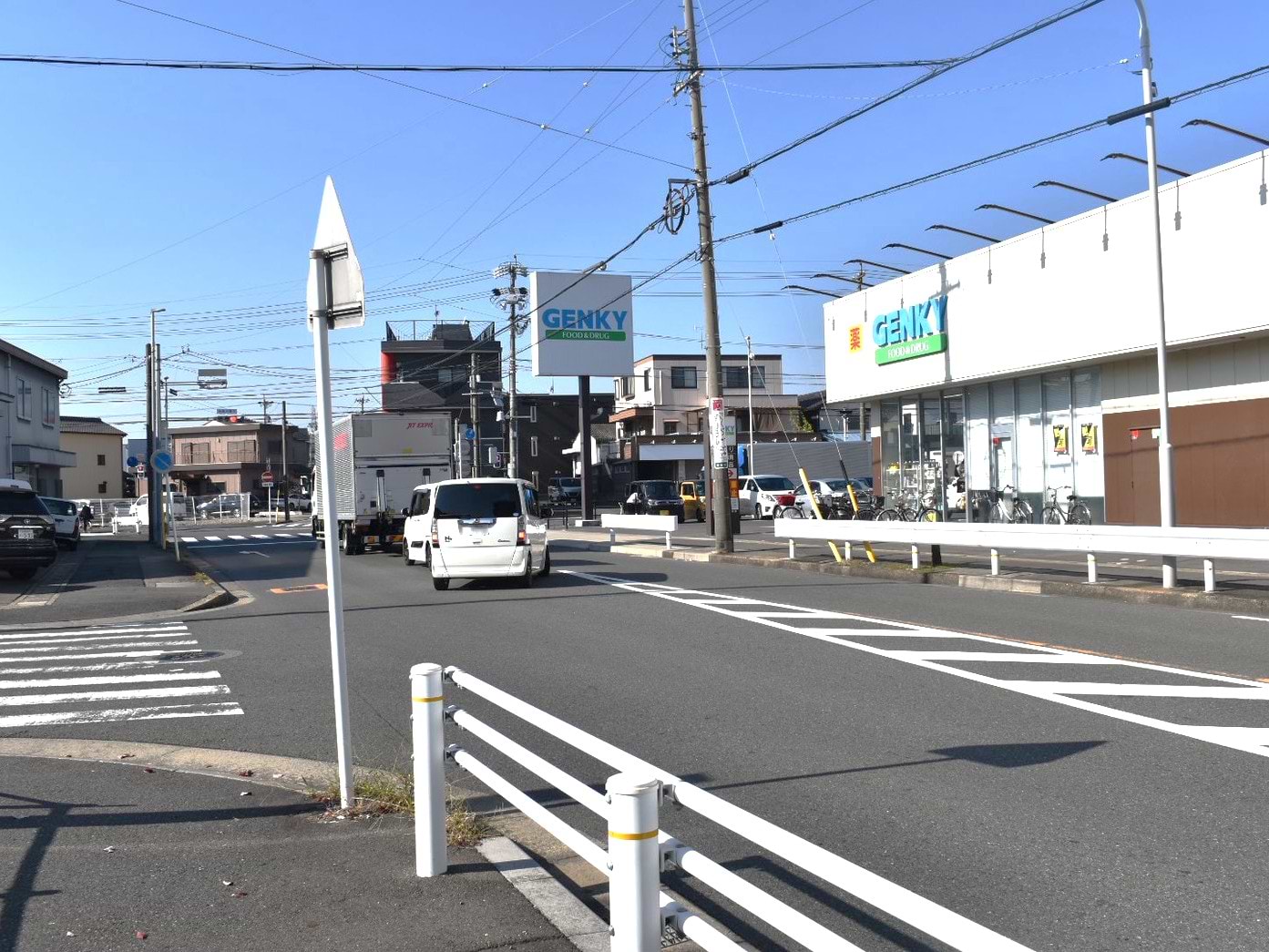 右手にGENKY様が見えてきます