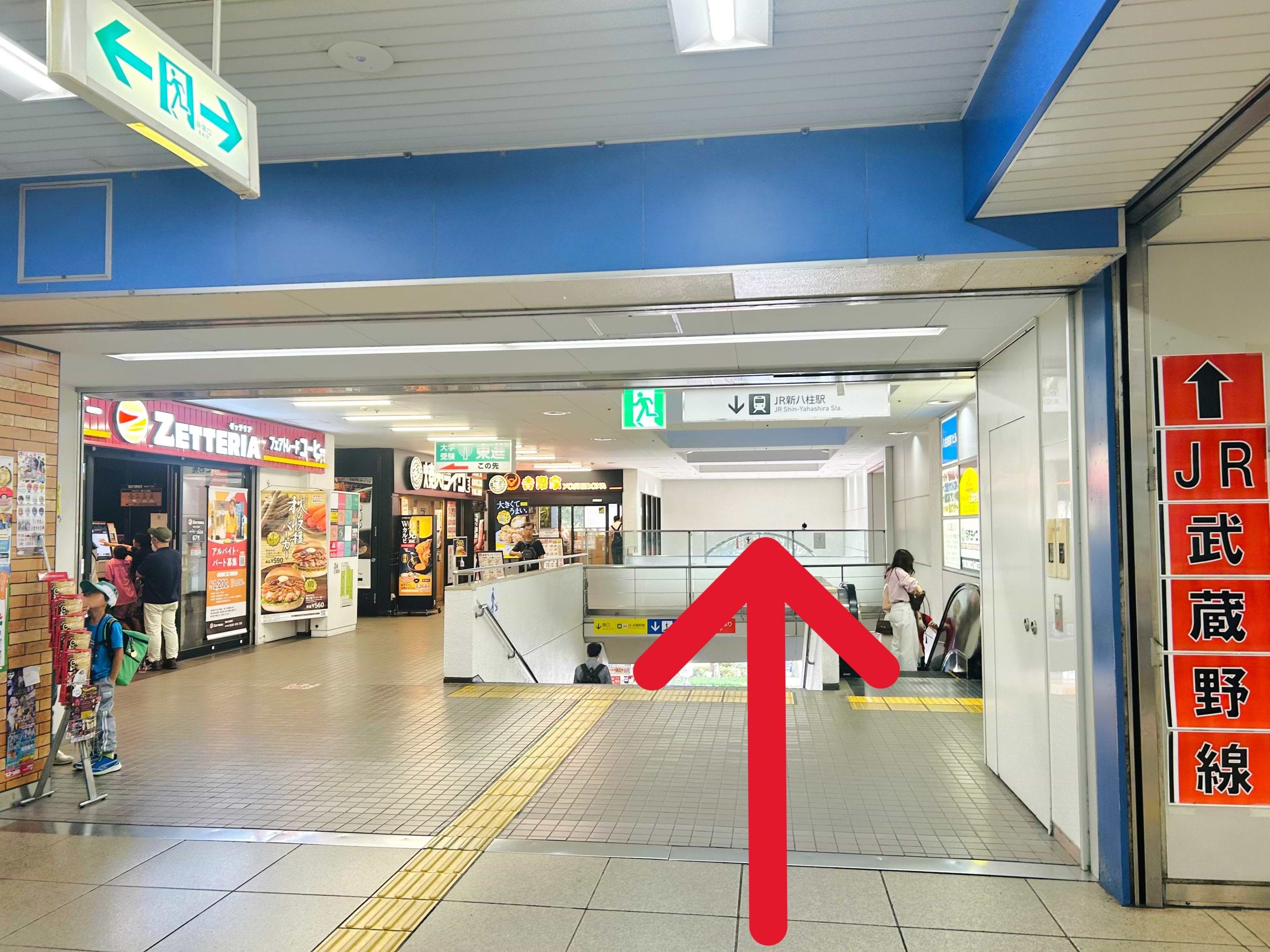 南口の階段へ進みます