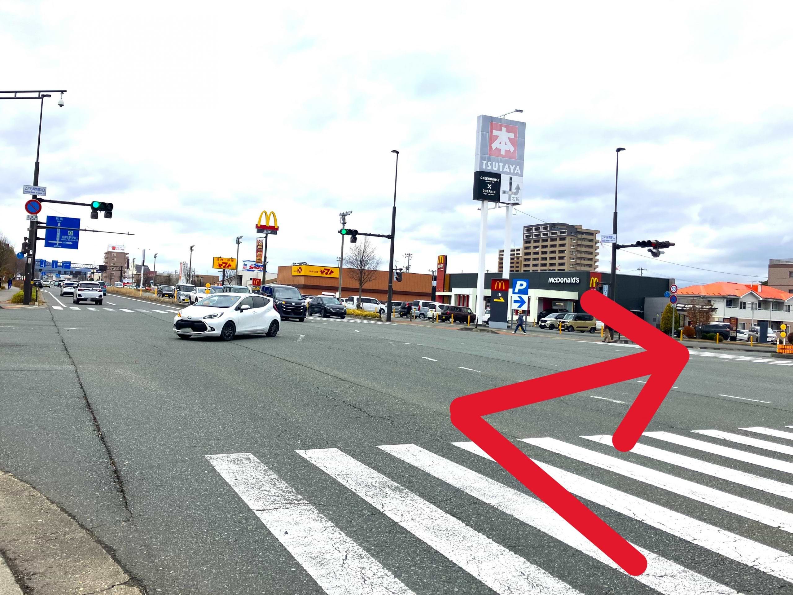 盛岡西バイパスをイオンモール盛岡南方面へ進み「こども科学館入口」交差点でマクドナルド 盛岡西バイパス本宮店を目印に右折します