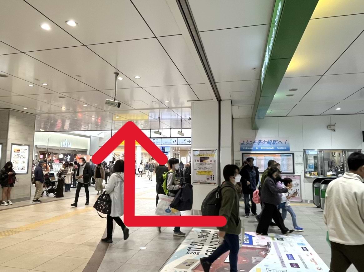 茅ヶ崎駅を出て右手側に進みます