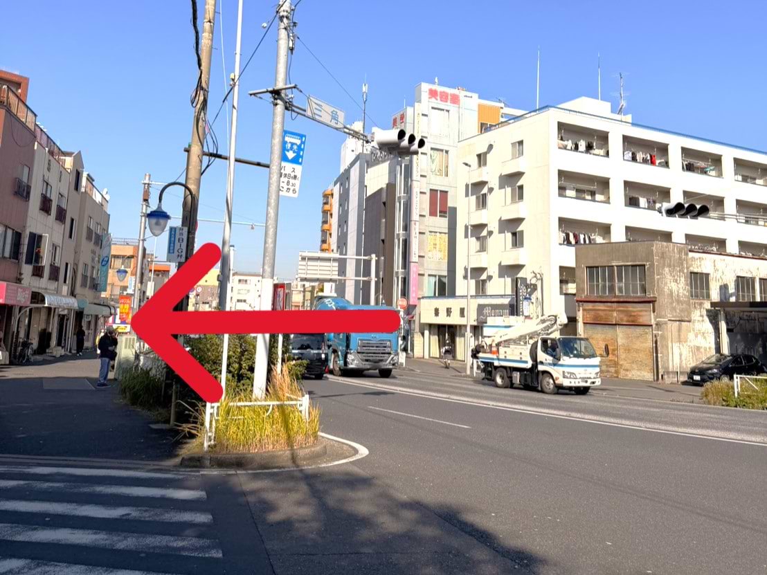 佃野23三角大通りよりレアールつくの商店街へ進みます