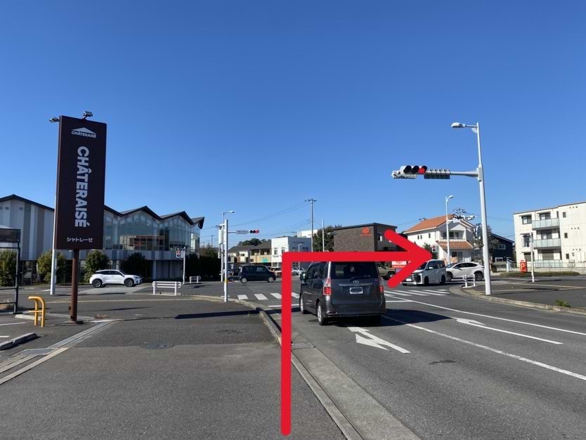 交差点【学園の森西】を右折します