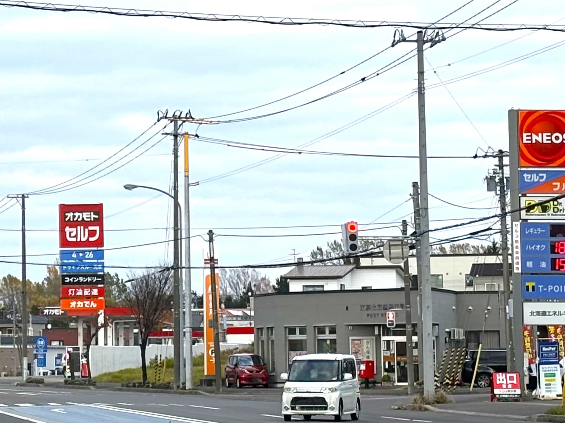 スーパーアークス大麻店より750ｍほど進むと、オカモトセルフ江別大麻店の隣りに買取大吉 江別大麻桜木町店がございます