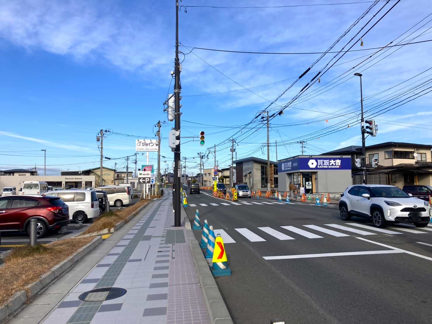 国道112号線沿いを70ｍほど直進するとT字路の右手に買取大吉 山形旭が丘店がございます