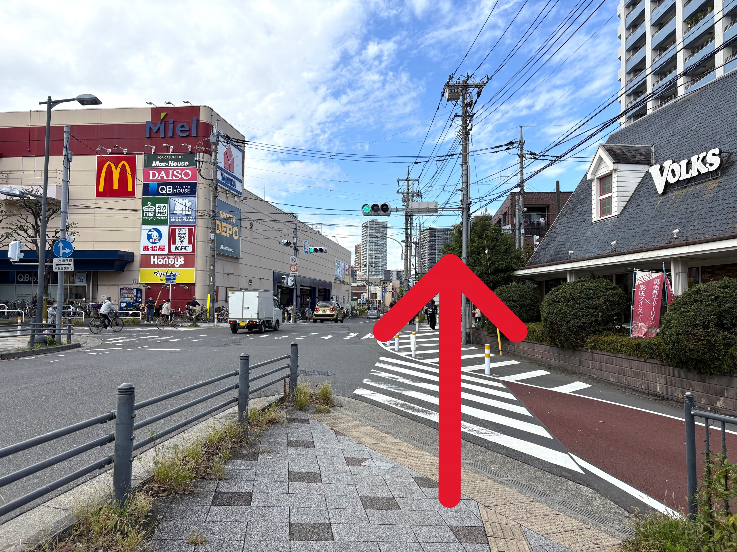 ステーキハウス フォルクス 川口中央店、ミエルかわぐちが見えてきます