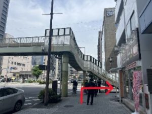 谷町5交差点を右折します