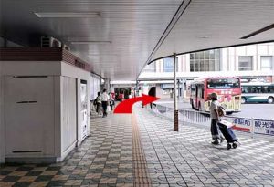 しばらくすると突き当りがあるので右折します。