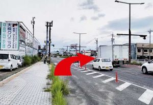 しばらく直進し、上浜二交差点を右折します。