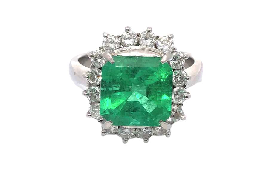 Pt900×エメラルド×ダイヤモンドリング E4.79ct MD1.08ct