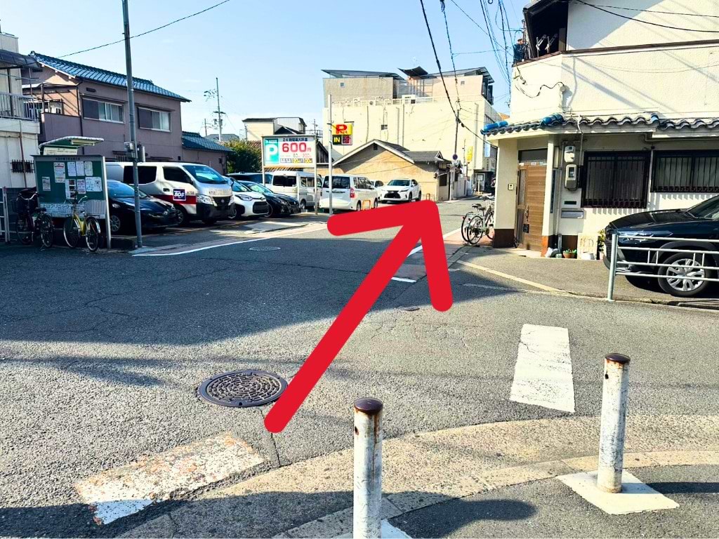 矢田駅前パーキングを左手に、道なりに500ｍほど直進します