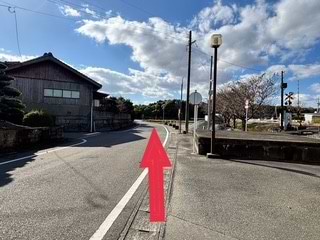 今隈駅より小郡方面へ道なりに100ｍほど進みます