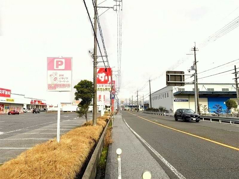 国道8号線沿いのパワーズ高月店に入ってください