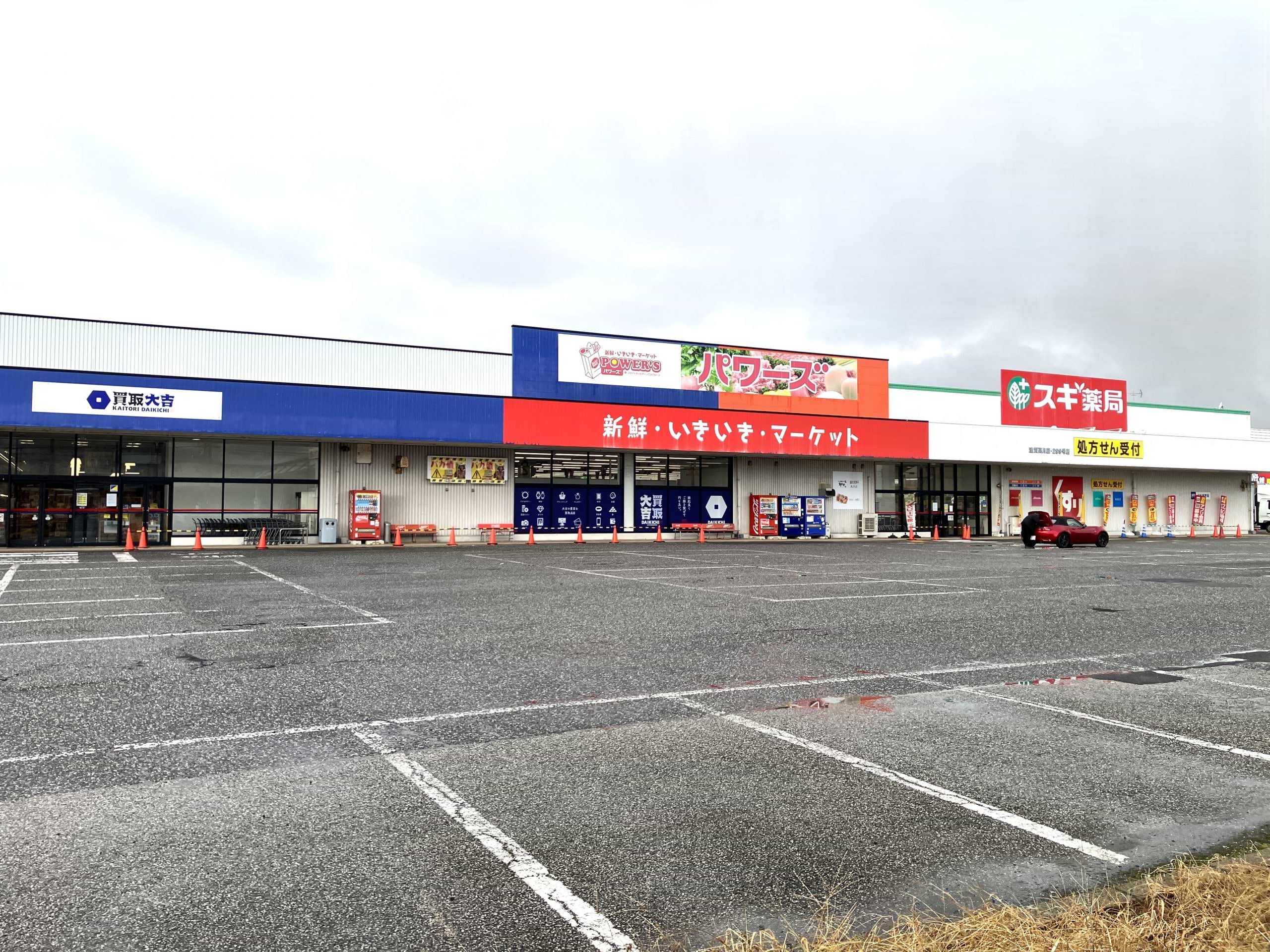 お車でお越しの際は施設の駐車場をご利用ください