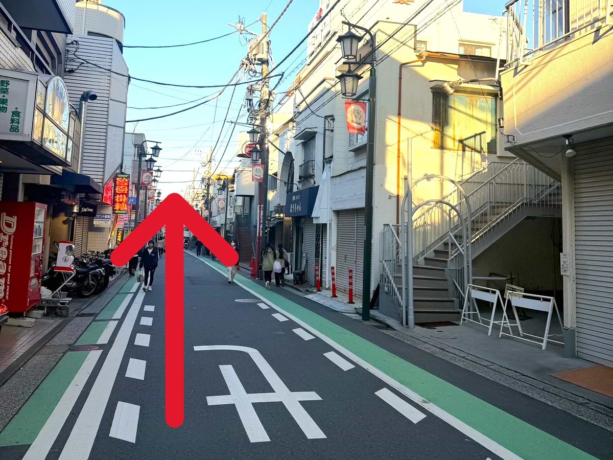 大和町通りの商店街を600ｍほどまっすぐ進みます