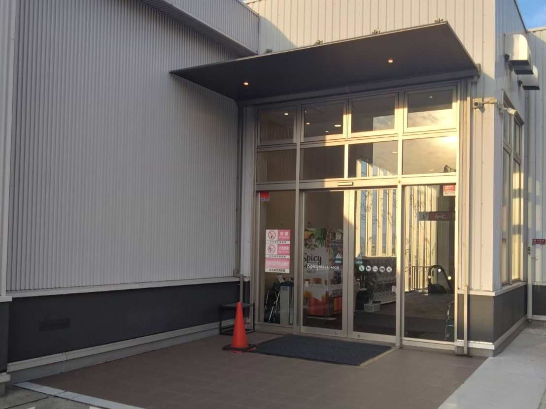 お車でお越しの際は、施設2階駐車場をご利用ください