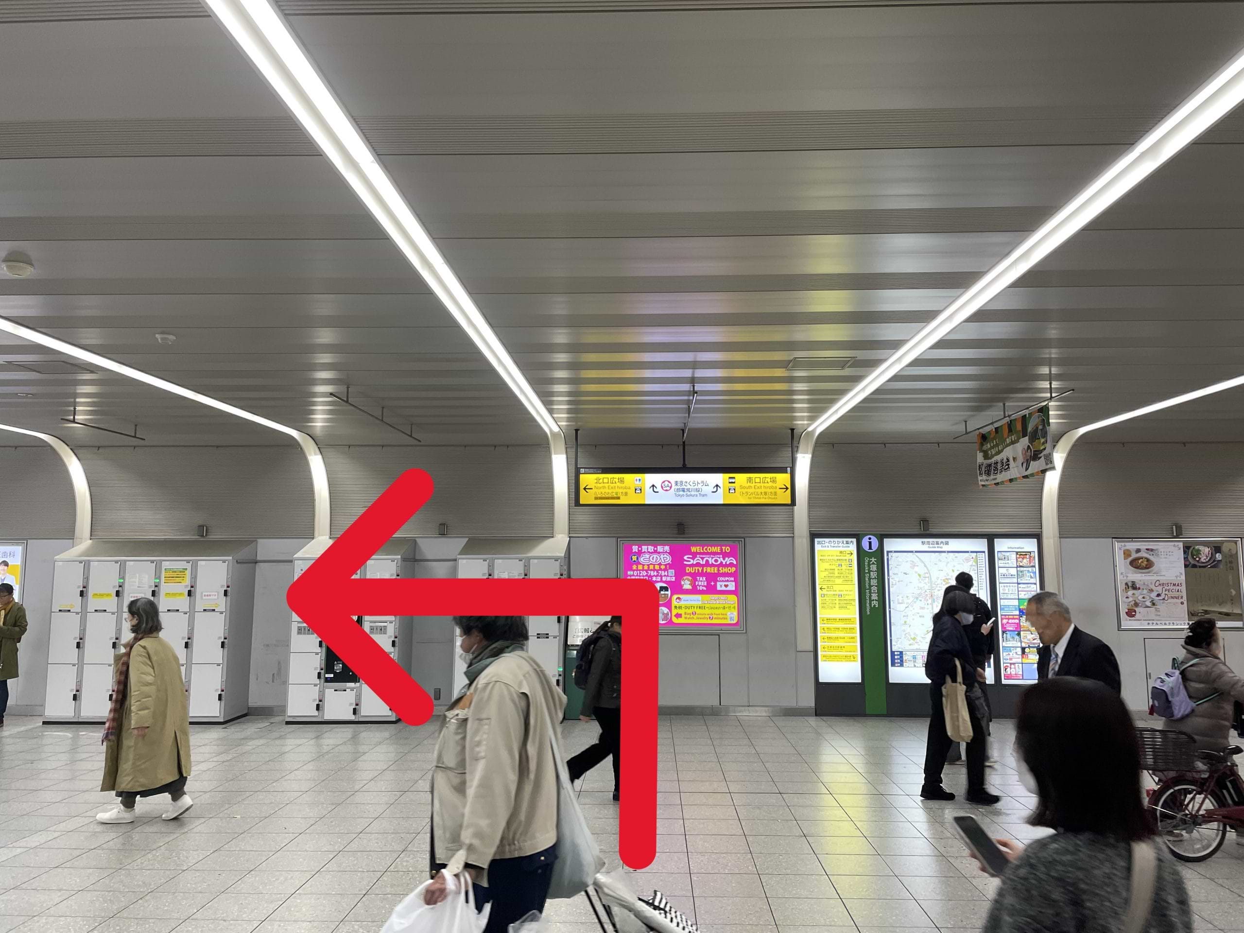 駅の改札を出たら左折し、北口に進みます