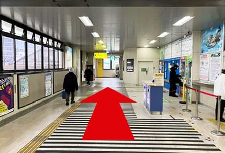 鳳駅改札を出て東口へ向かいます。