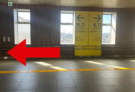 七里駅の改札から南口方面に出ます。