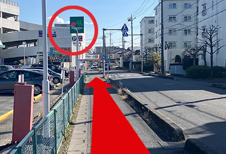 そのまままっすぐ進むと、マルエツ東門前店が見えてきます。