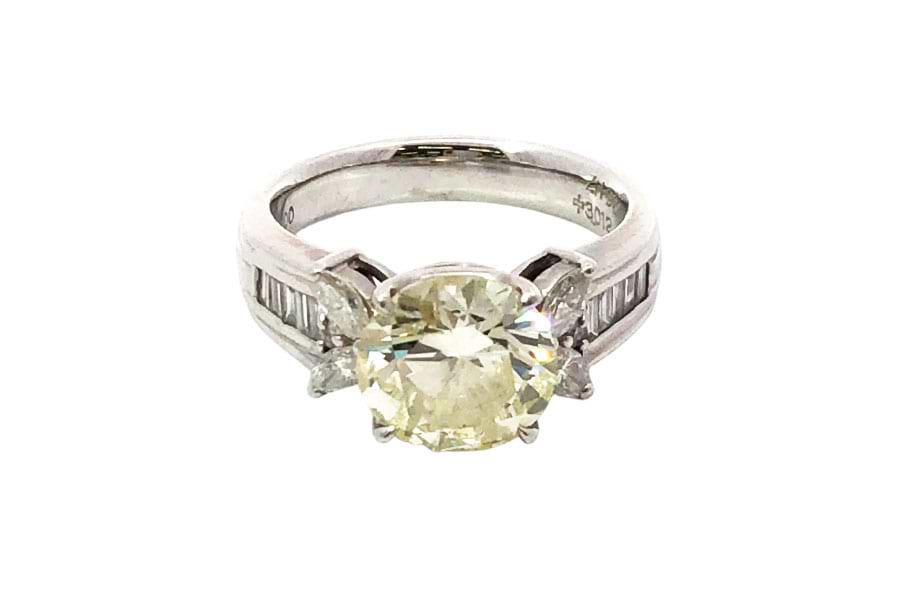 Pt900×ダイヤモンドリング D2.453ct MD0.30ct