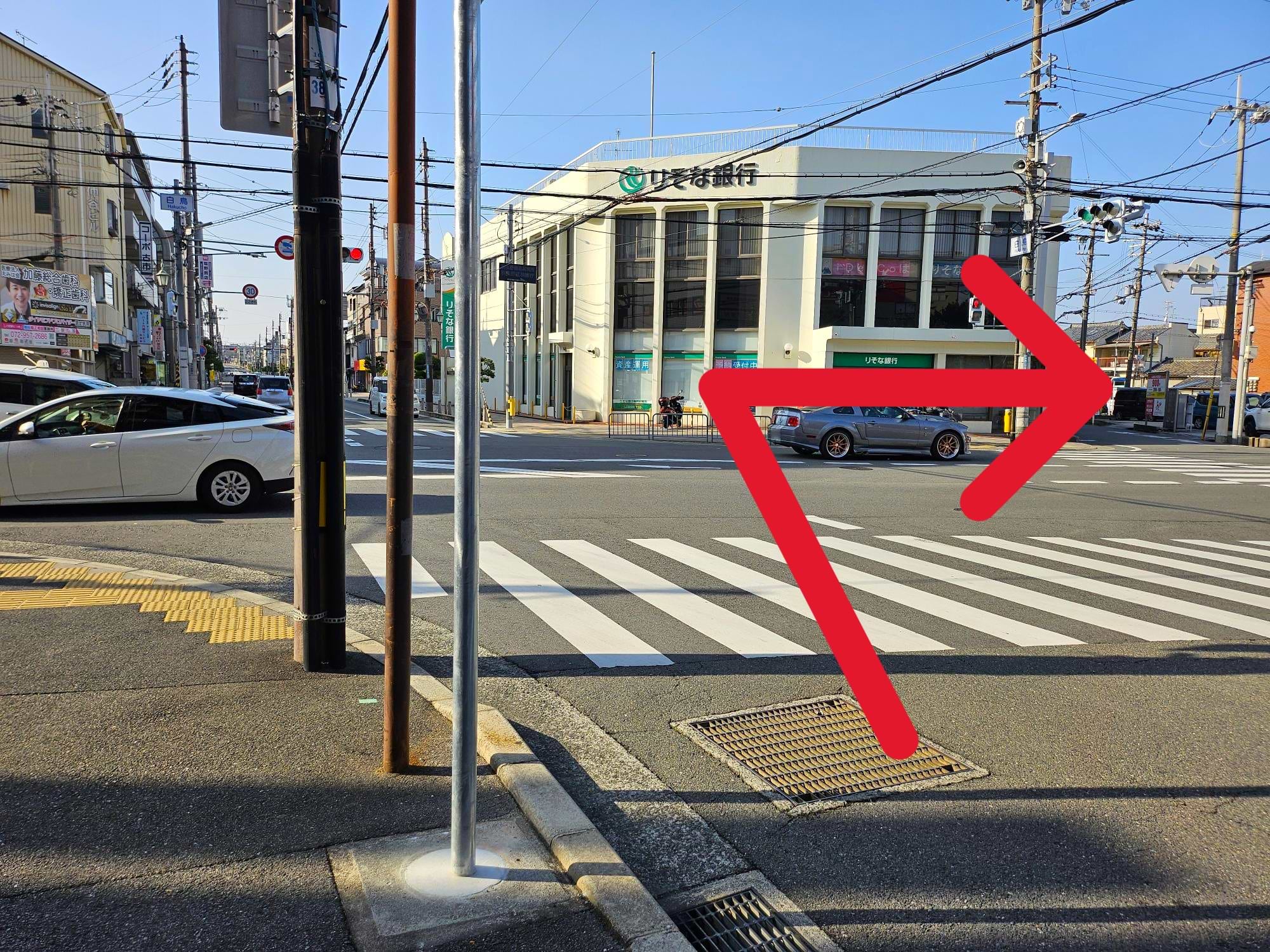 りそな銀行 羽曳野支店様を目印に白鳥交差点を右折します