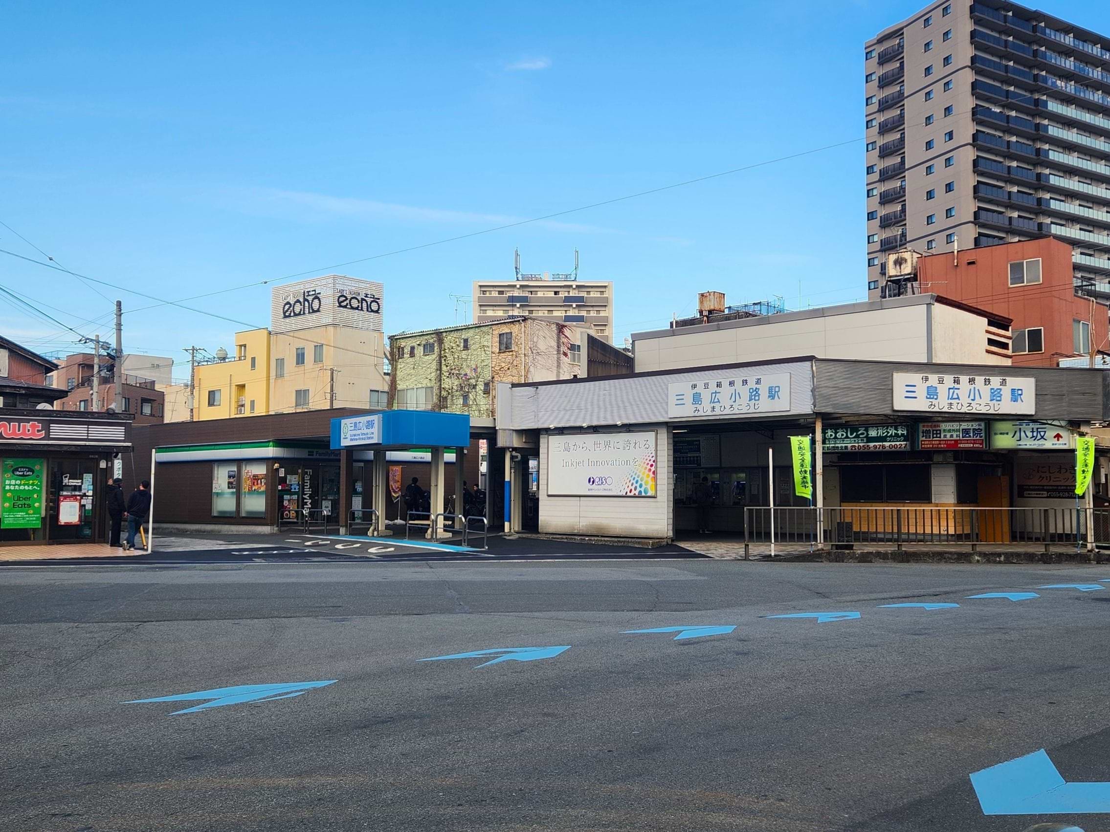 駅より広小路町交番・マックスバリュ三島広小路店方面へ向かいます