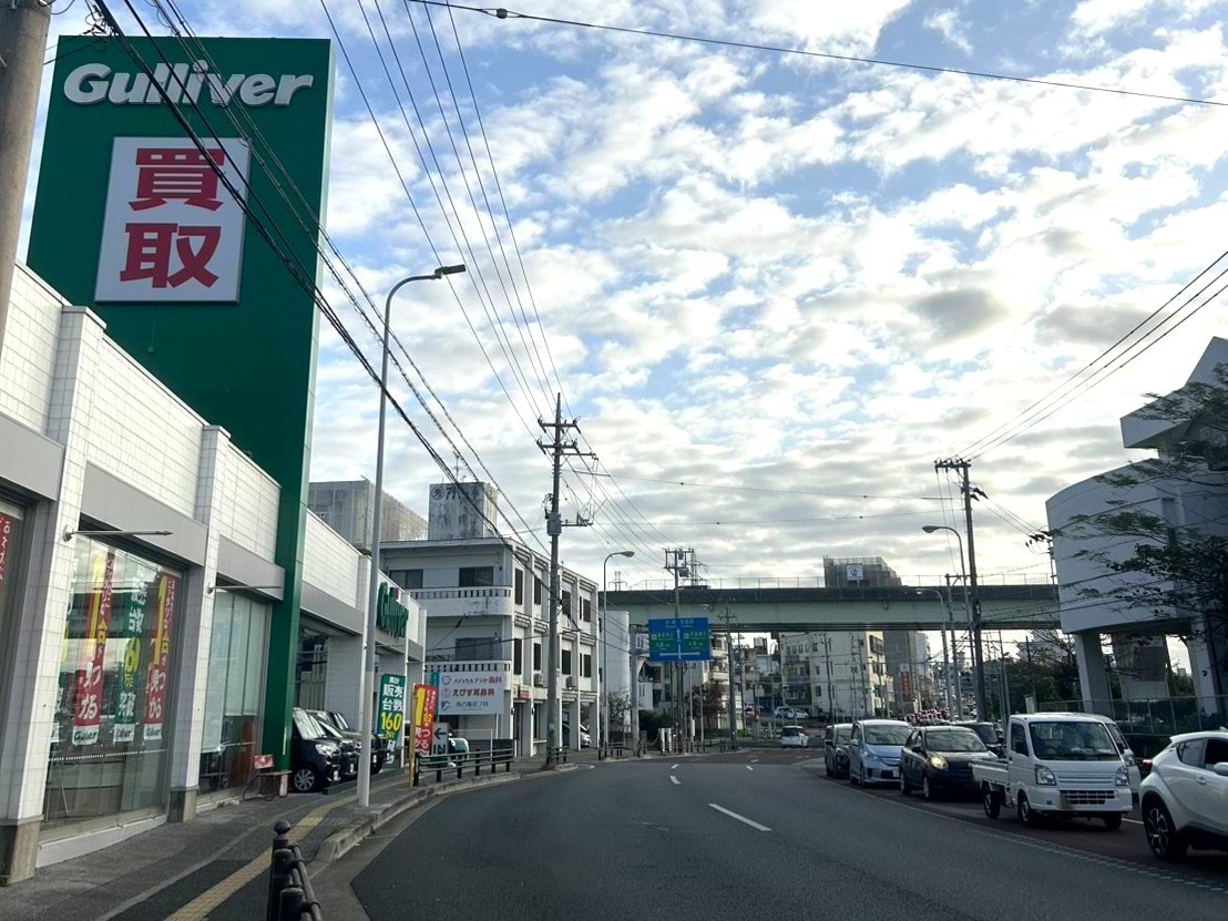 【那覇方面から来る方】<br>そのまままっすぐ進みます。