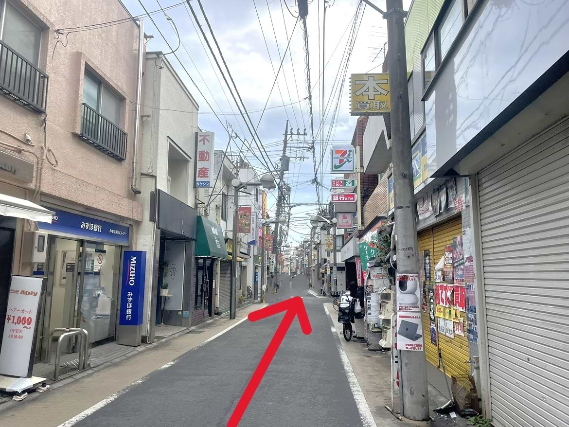 セブンイレブン、みづほ銀行ATMが見えたら、ブックマート隣が当店です