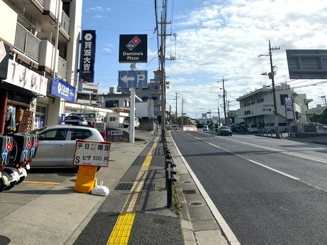 【那覇方面から来る方】<br>与那覇交差点から300ｍほど進むと、左手側に当店があります。