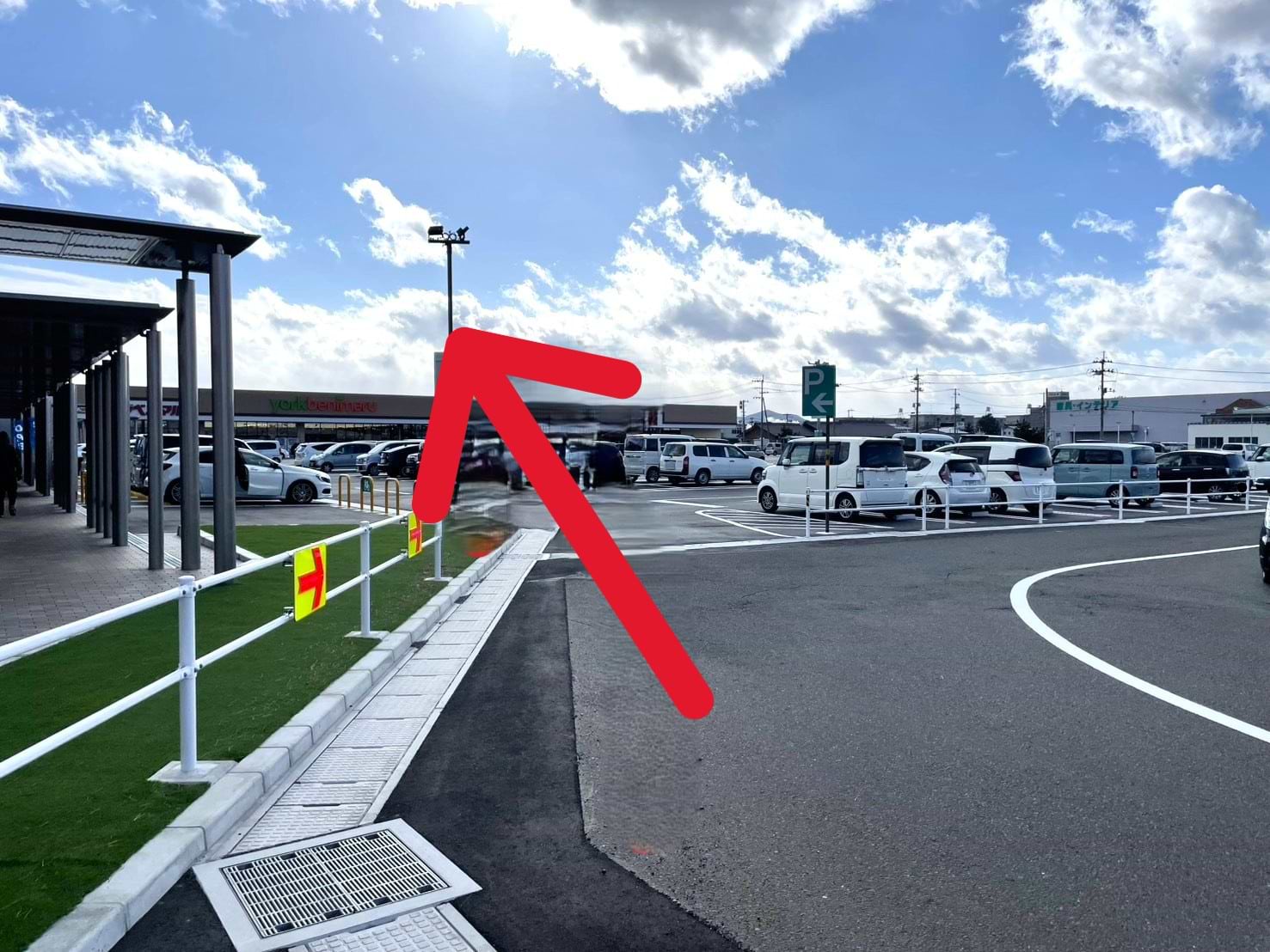 そのままヨークベニマル 岩沼店方面へ進むと、左手に当店がございますので、空いている場所にご駐車ください