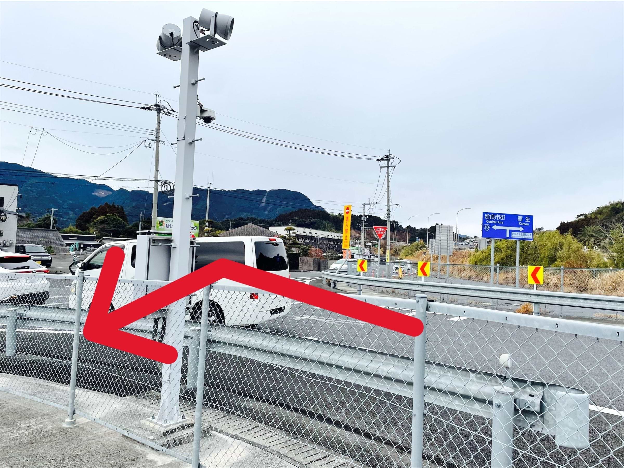 九州自動車道桜島SA下り出入口から店舗まで車で5分ほどとなります。出入口を出たら左折し、道なりに1.5kmほど直進します