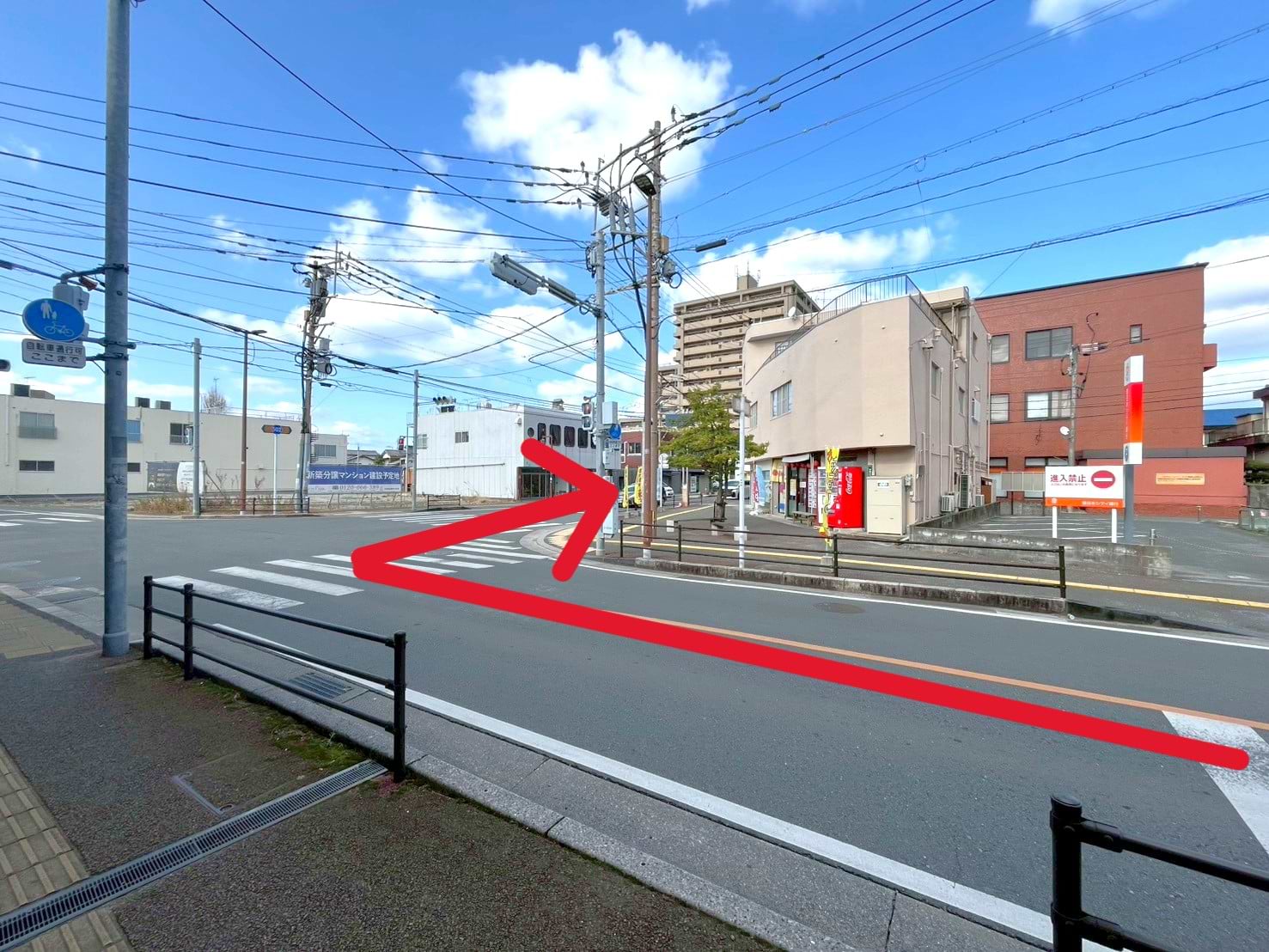 大和町交差点を右折し、そのまま650m直進します