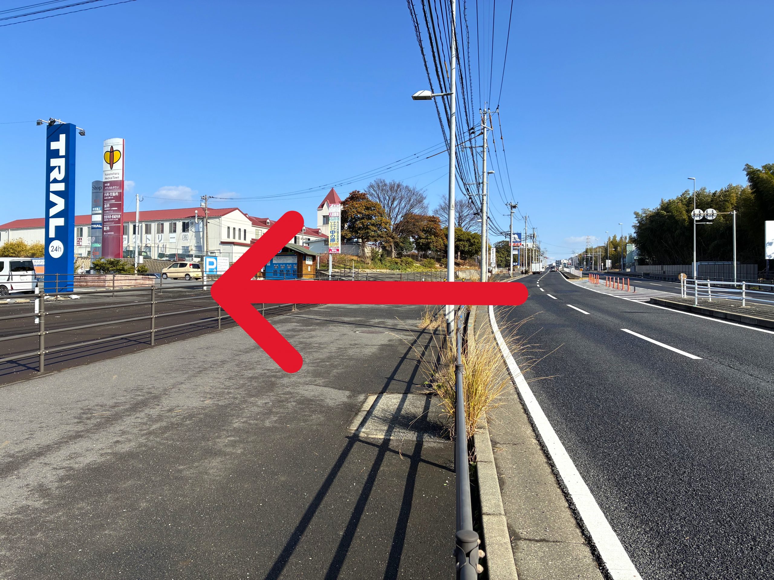 国道211号線よりスーパーセンタートライアル上津役店の駐車場に入ります