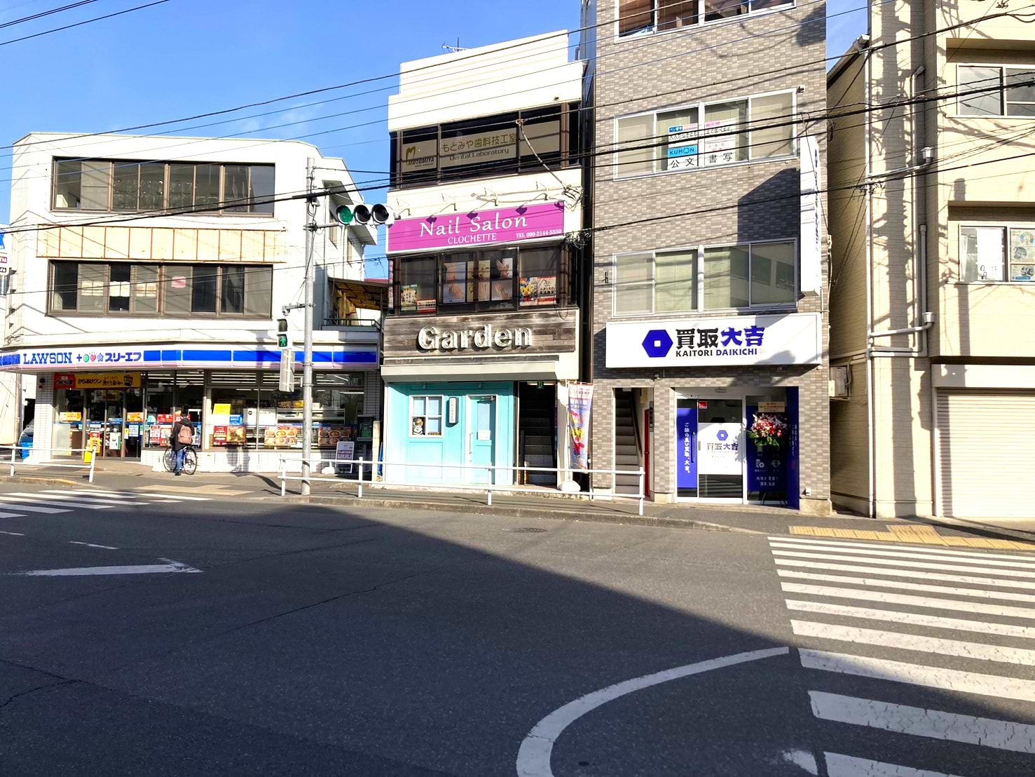ローソン・スリーエフ 東大和市駅前店の10m程手前に買取大吉 東大和市駅北口店がございます