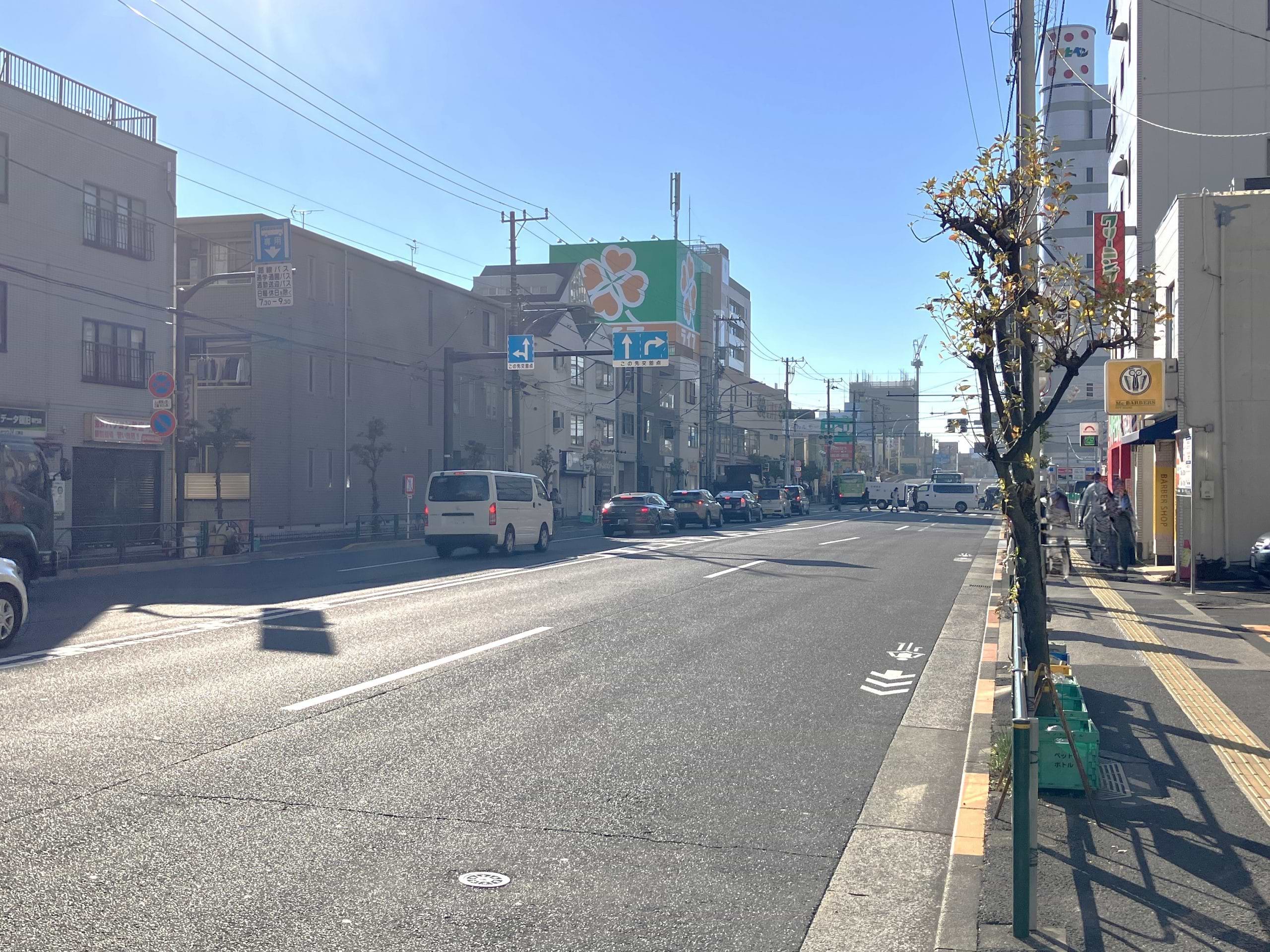 そのまま直進します